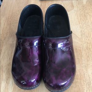 Sanita purple clog